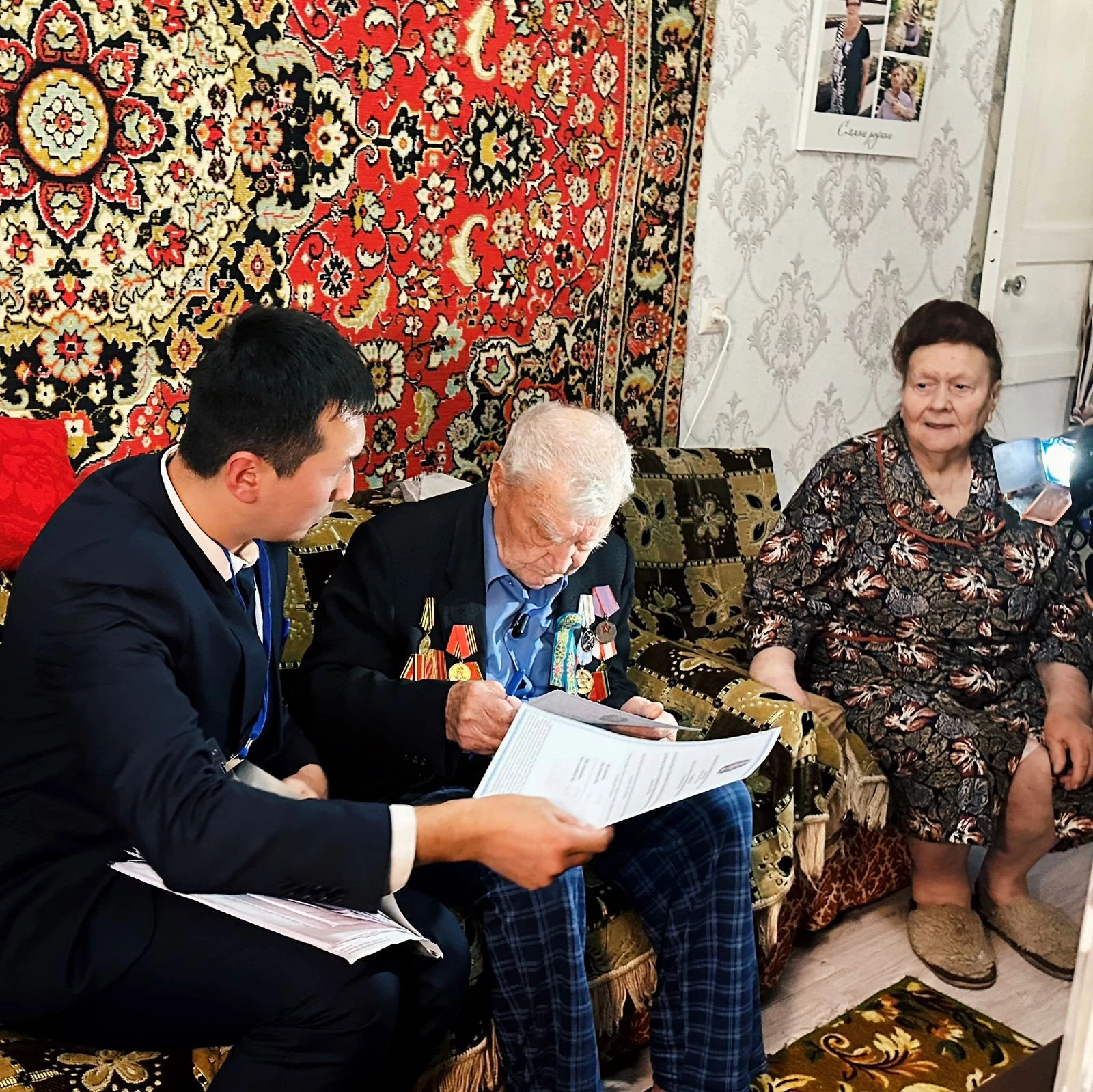 100-летний ветеран войны проголосовал на дому в Уральске